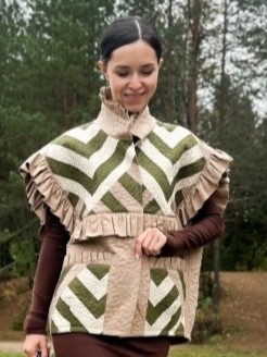 Стеганный жилет в технике лоскутного шитья