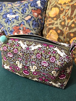 Косметичка из Интерьерного хлопка "Сказочная лужайка"