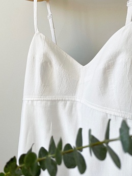 Платье на тонких бретельках из вареного хлопка