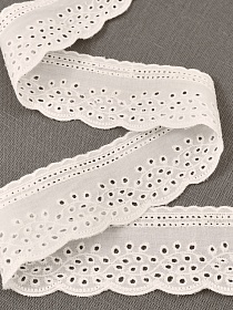 Шитье цв.молочно-белый (общая ширина 50мм, ширина вышивки 50мм), хл-100%, батист