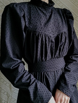 Платье из Фактурного хлопка "Шарики" в черном цвете