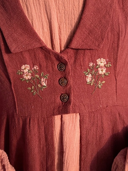 Платье из муслина и накидка из крапивы