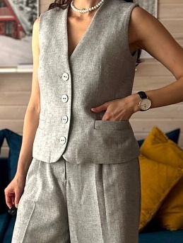 Костюм из шерсти в пепельно-сером цвете