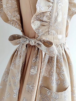 Фартук из сатина и платье из теплого хлопка