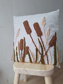 Наволочка из двунитки и постельного полульна с ковровой вышивкой