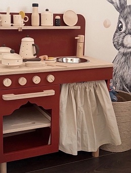 Игрушечная кухня из натуральных материалов со шторкой из полульна