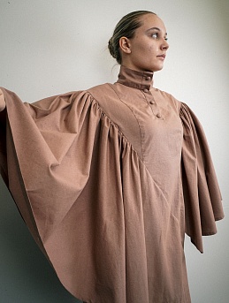 Модель в этно-стиле коллекции "Барышня-крестьянка" 