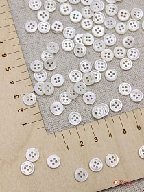 Пуговица перламутр, цв. молочный/бежевый, 9мм, 4 отверстия