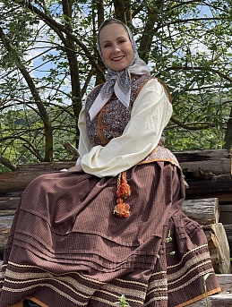 Шикарный комплект в народном стиле
