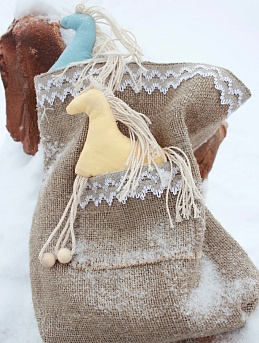 Эко-игрушки лошадок из полульна