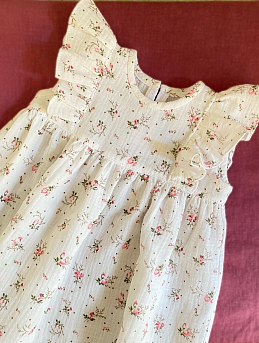 Детское платье из муслина двухслойного с эф.жатости "Нежные бутончики"