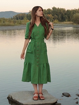 Платье из костюмного льна в лесном зеленом цвете