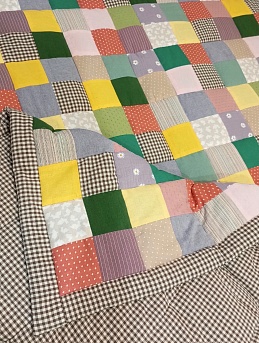 Одеяло в технике пэчворк из разных видов хлопка