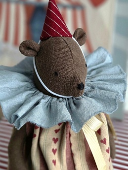 Игрушка из крапивы, одежда из вареного хлопка и пестряди