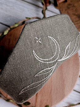 Льняной кокошник с ручной вышивкой 