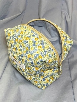 Косметичка из импортного хлопка жатки "Селеста (голубые цветы)"