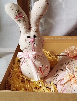 Кролик из фактурного хлопка "Шарики - нежные бутончики"