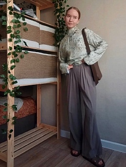 Летняя оверсайз блузка из вискозного шифона