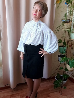 Блузка из штапеля "Черные крапинки на белом"