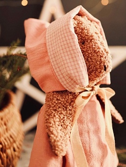 Игрушка Зайчика в одежде из вареного хлопка