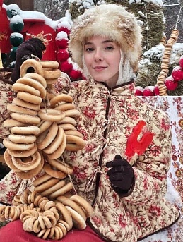 Фуфаечка из плательного хлопка "Алая краса"