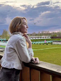 Элегантная блузка из микровельвета с эластаном