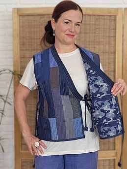 Жилет стеганый в лоскутной технике из натуральных тканей 
