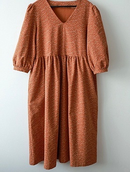 Свободное платье из теплого хлопка "Мелкие белые листочки" 