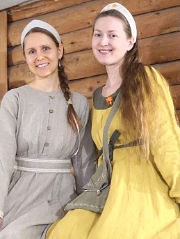 Платья из полульна в народном стиле