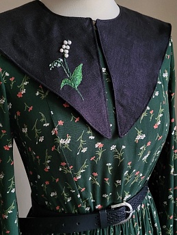 Платье из штапеля и воротник из льна с вышивкой