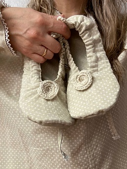 Тапочки из полульна "Мелкий белый горох (3мм)"