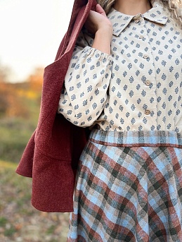 Юбка, рубашка и жилет в классическом стиле