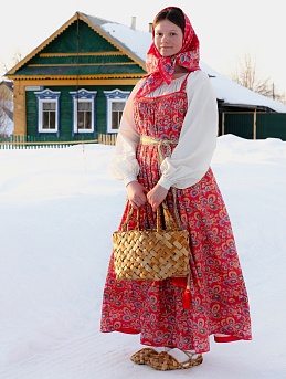 Платье и платок в народном стиле из поплина