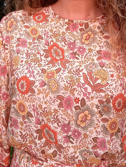 Роскошное платье из штапеля "Цветочные букеты с каймой"