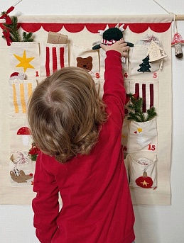 Детский настенный адвент-календарь из двунитки