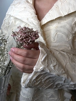 Жакет из шитья аппликации 3D и подъюбник из кружевного полотна