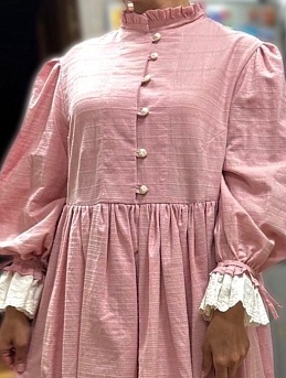 Романтичное платье из фактурного хлопка "Рельефные полоски"