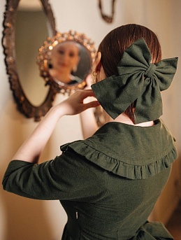 Платье в винтажном стиле и бант из теплого хлопка