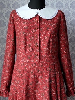 Платье из теплого хлопка "Мелкое соцветие на красно-терракотовом"