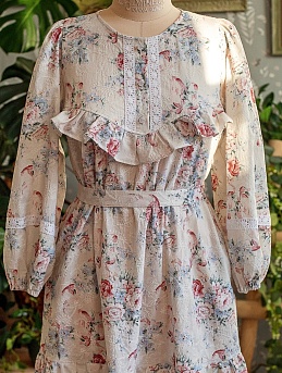 Платье из вышитой ткани "Пастельные грезы"