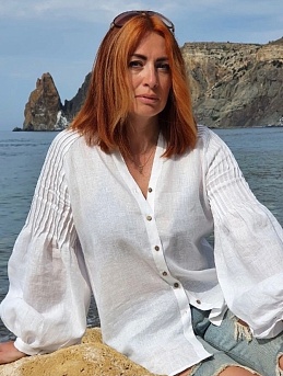 Женственная блузка из костюмного льна с эффектом мятости*