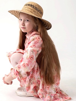 Платье из креп-вискозы "Акварельные розы" и джинсовый жилет