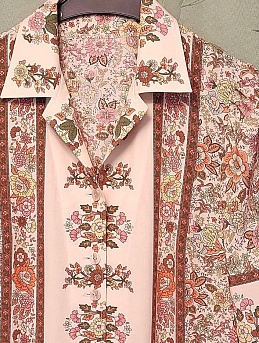 Блузка-рубашка из штапеля "Цветочные букеты с каймой"