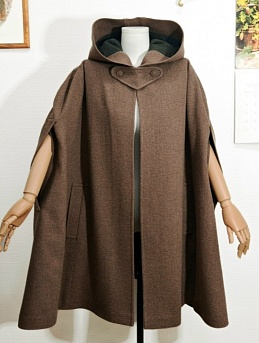 Кейп из пальтово-костюмной шерсти Твид в бежево-коричневом цвете