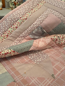 Одеяло в лоскутной технике из разных видов хлопка