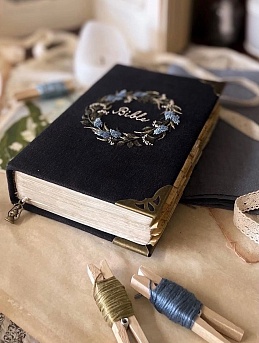 Обложка для книги из льна 100% с вышивкой