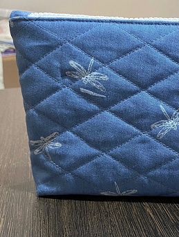 Косметичка из джинсовой ткани "Стрекозки"