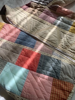 Оригинальная стильная детская курточка пэчворк из вареного хлопка и пестряди