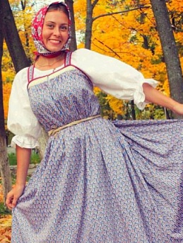 Сарафан в русском стиле и длинная блуза из шитья 