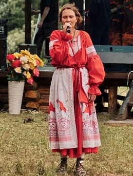 Народный женский костюм из рогожки "Мезенская роспись - кони"